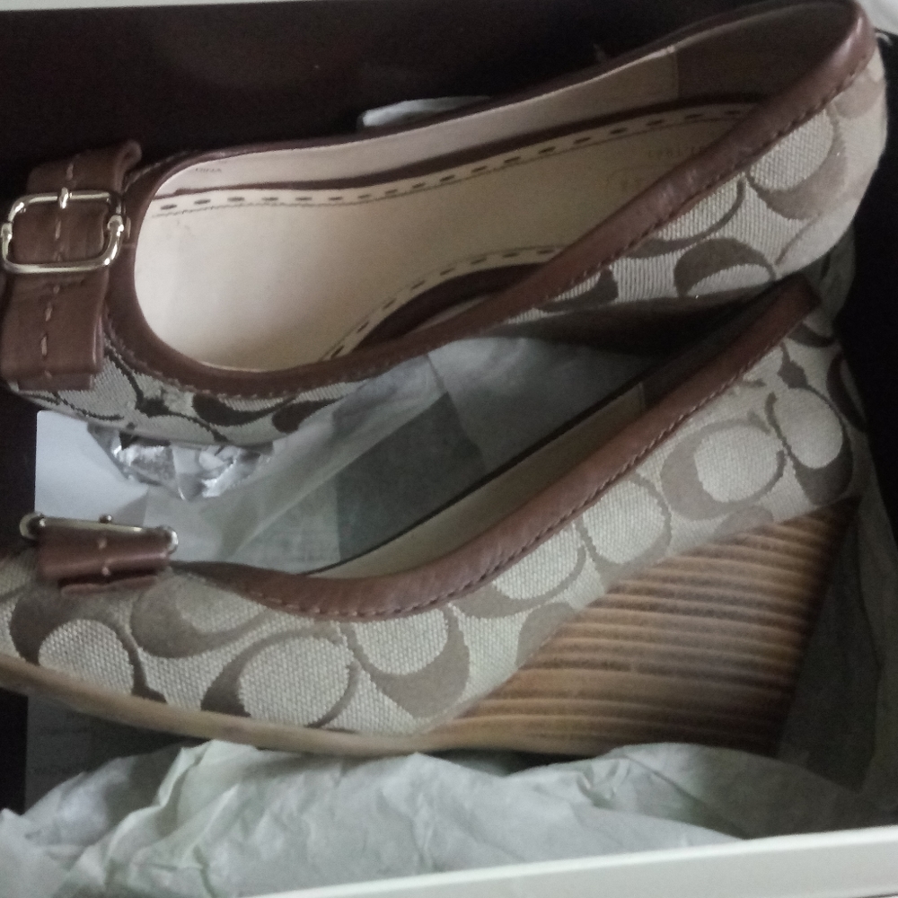 coach size eight platform open toe shoe